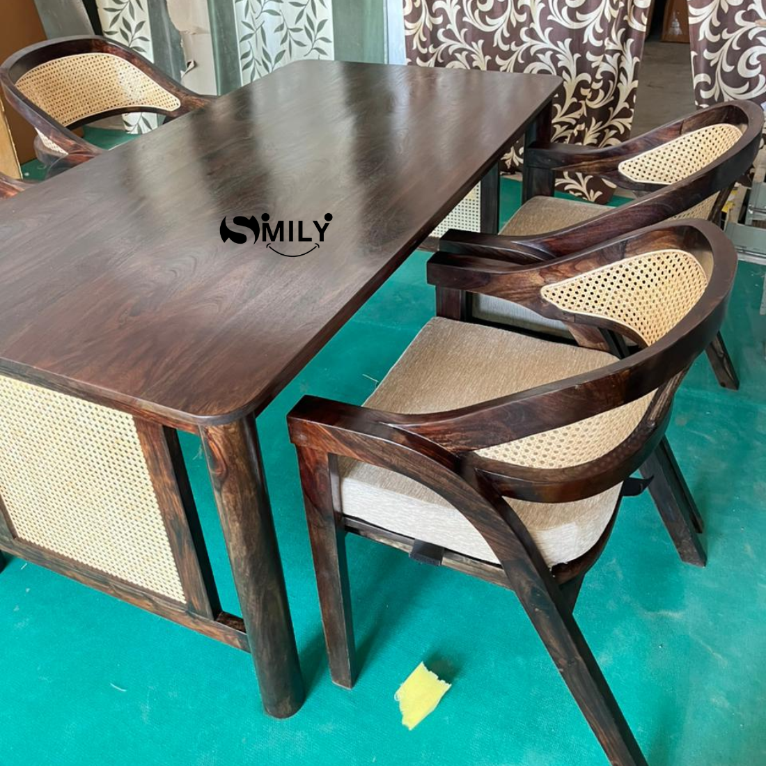 Solid Wood Rattan Dinning Table with Rattan Chairs